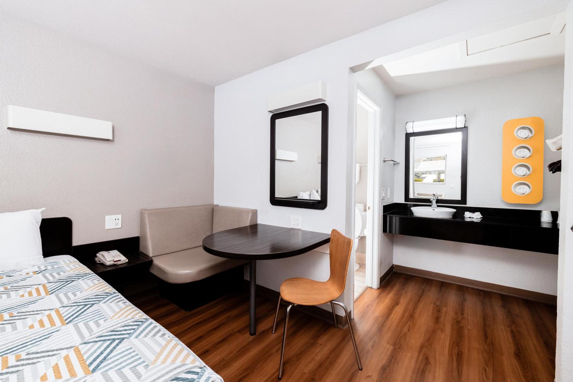 Motel 6 Ontario Airport 외부 사진