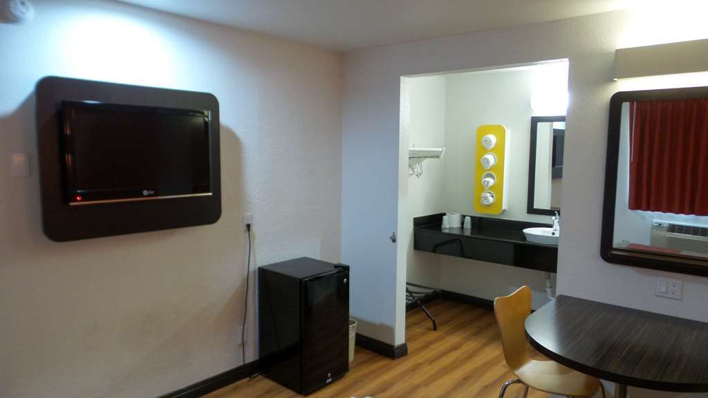 Motel 6 Ontario Airport 객실 사진